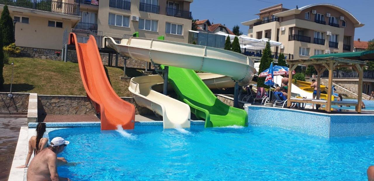 Sunny Hill Apartments & Aqua Park Врнячка-Баня Екстер'єр фото