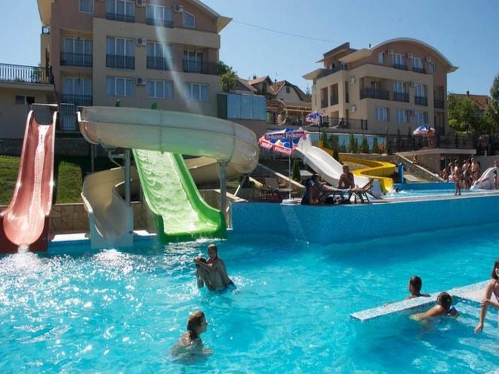 Sunny Hill Apartments & Aqua Park Врнячка-Баня Екстер'єр фото