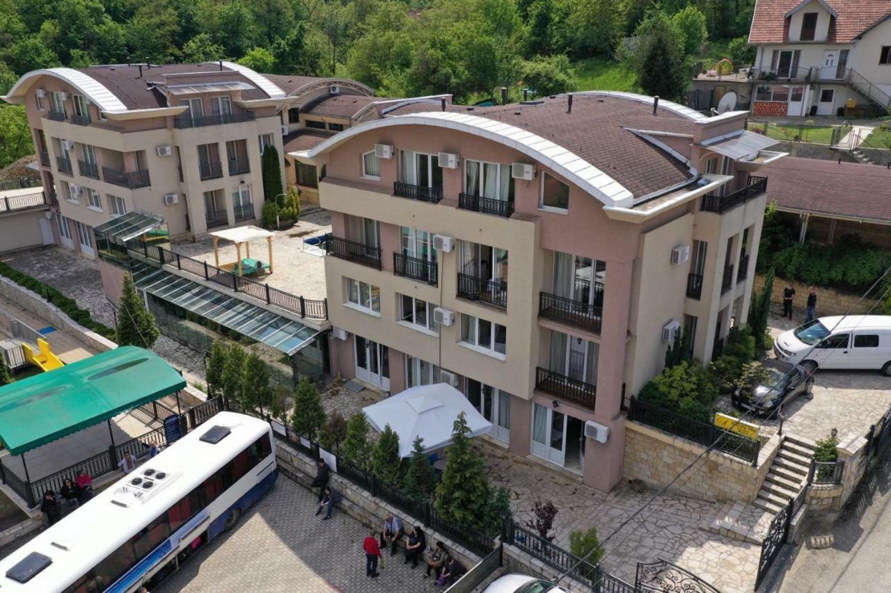 Sunny Hill Apartments & Aqua Park Врнячка-Баня Екстер'єр фото