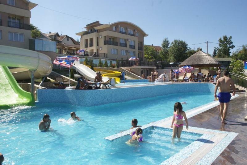 Sunny Hill Apartments & Aqua Park Врнячка-Баня Екстер'єр фото