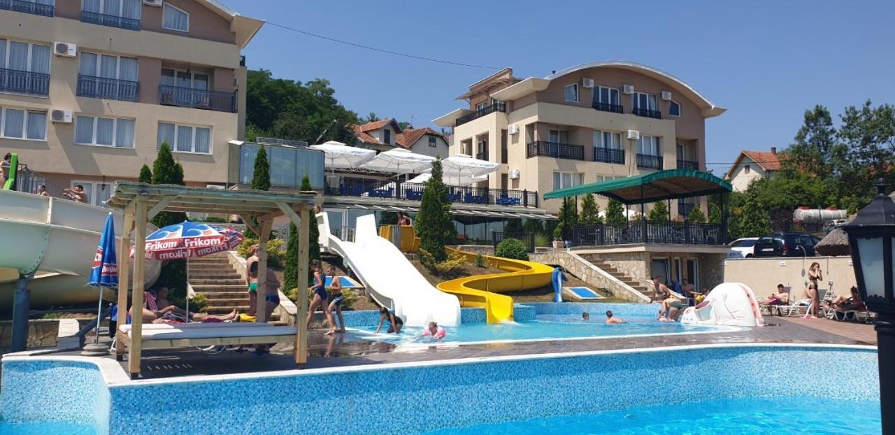 Sunny Hill Apartments & Aqua Park Врнячка-Баня Екстер'єр фото